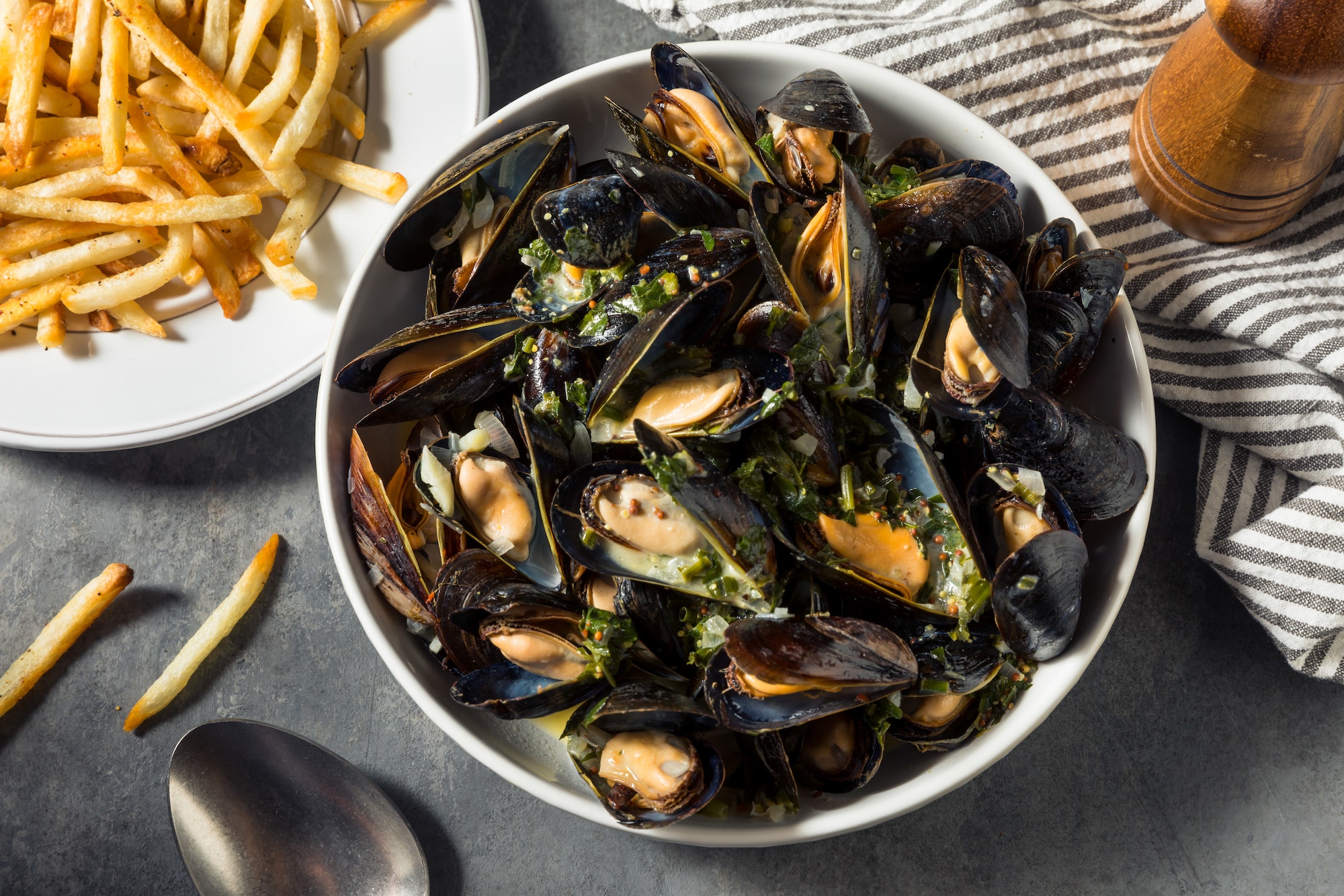 Les moulesfrites un classique de la cuisine françaiseAimerlacuisine.fr